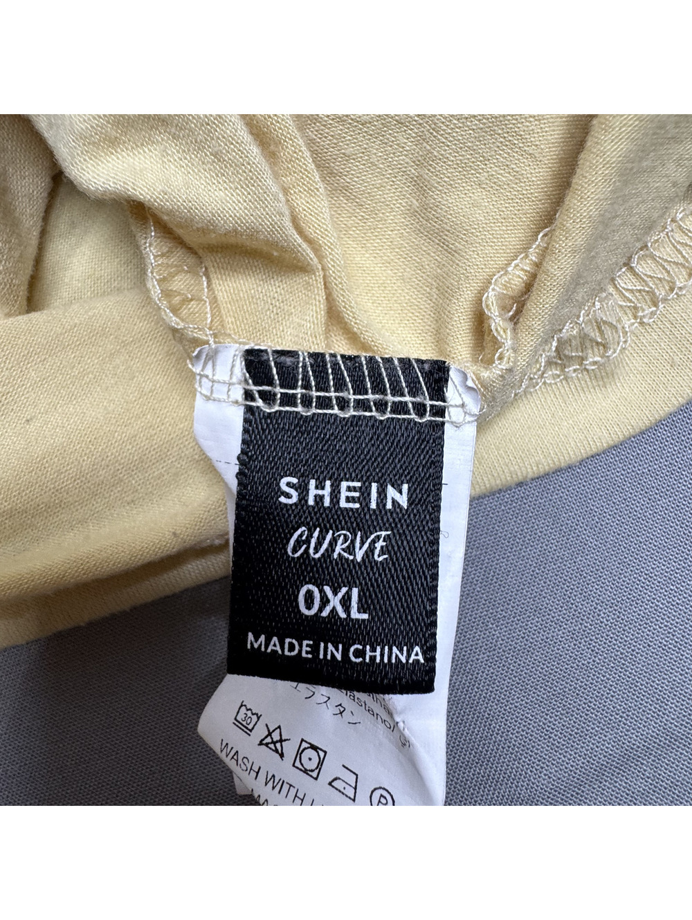 Shein Curve Women's Graphic Tee Stretch Sunset Graphic 0XL Yellow Retro - Picture 8 of 8